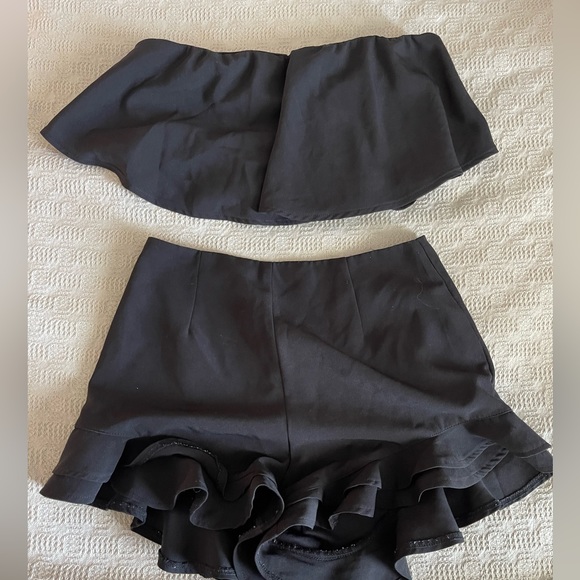 Black Ruffle Set - Picture 2 of 6